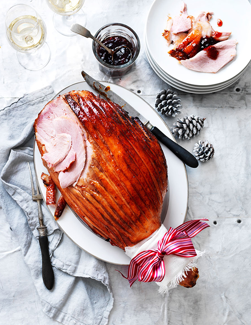 01 christmas annette forrest food stylist 13spiced-red-current-&-balsamic-glazed-ham_8105